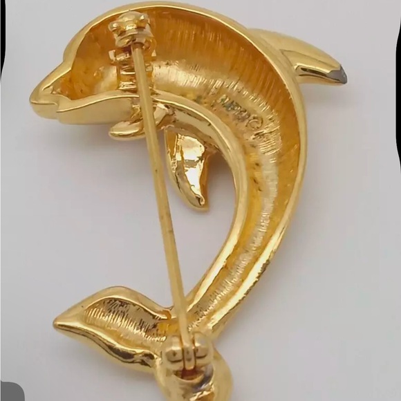Dolphin Brooch Pin Jumping Signed Napier Gold Tone Metal Shiny Vintage - Picture 2 of 3